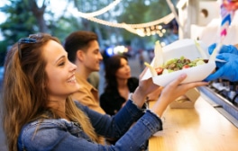 Mal-GritSonicScrub Food truck patrons